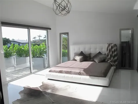 2052 NE 121st Road North Miami FL 33181