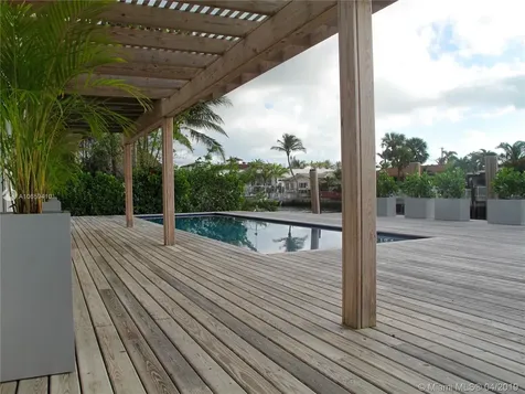 2052 NE 121st Road North Miami FL 33181