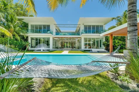 1435 W 27th Street Miami Beach FL 33140