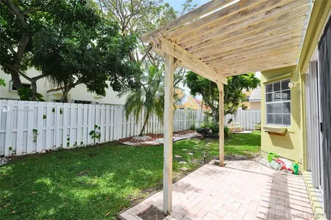 347 Bedford Avenue Weston FL 33326