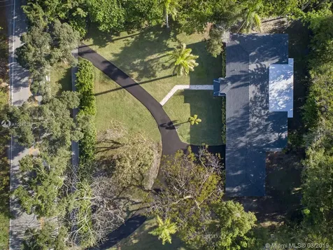 10400 SW 67 Avenue Pinecrest FL 33156