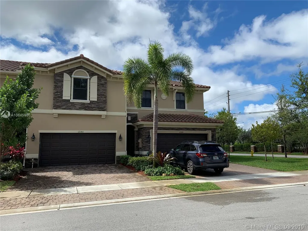 12380 N Village Circle Davie FL 33325
