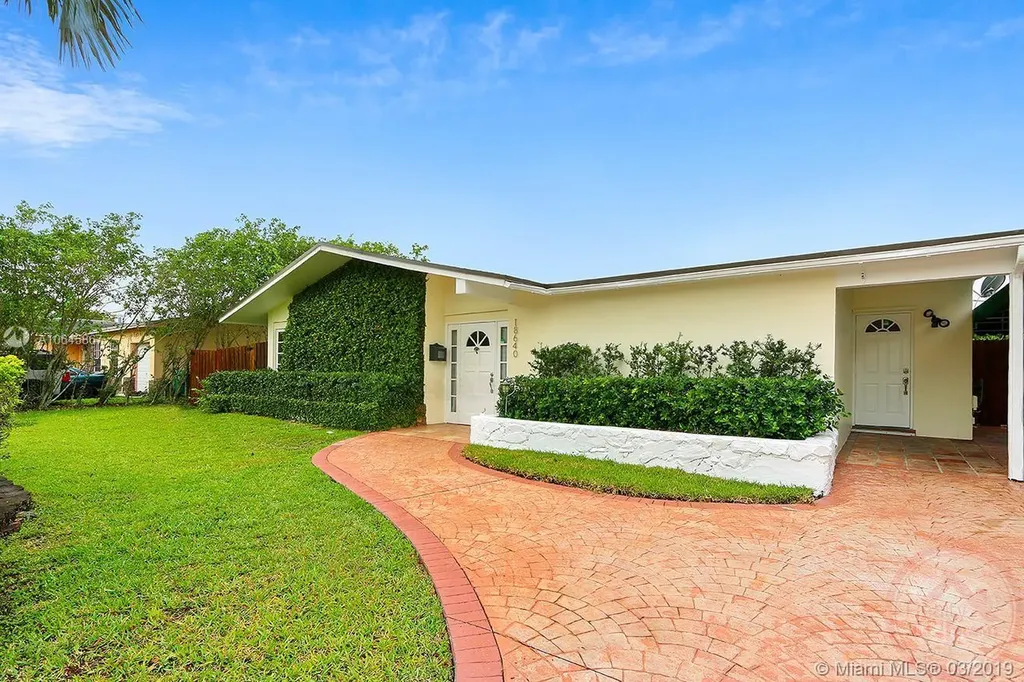 18640 SW 93rd Avenue Cutler Bay FL 33157