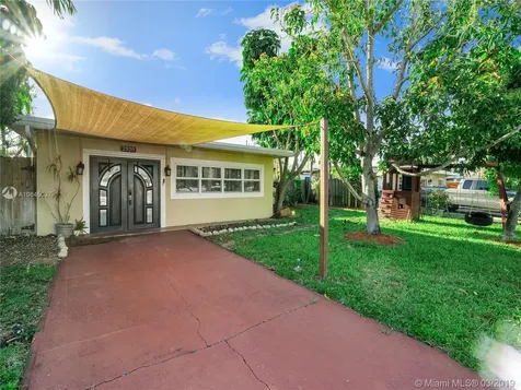 2320 N 67th Way Hollywood FL 33024