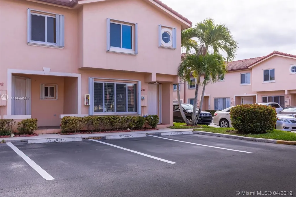 200 Riviera Circle Weston FL 33326
