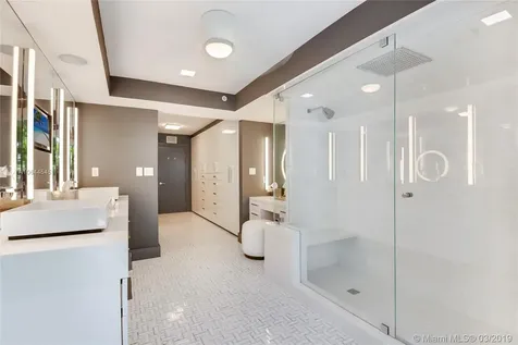 243 Meridian Avenue Miami Beach FL 33139