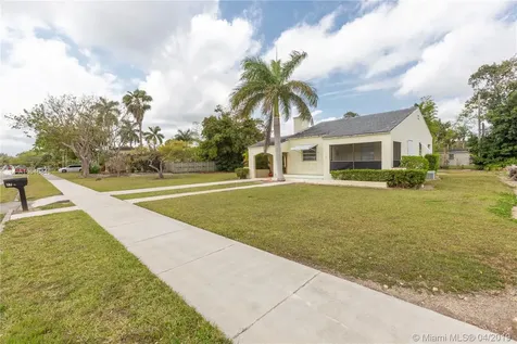 27 NW 21st Street Homestead FL 33030