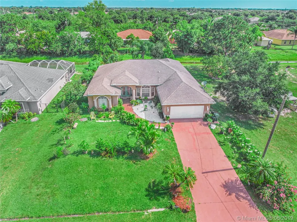 372 SW Kestor Drive Port St. Lucie FL 34953