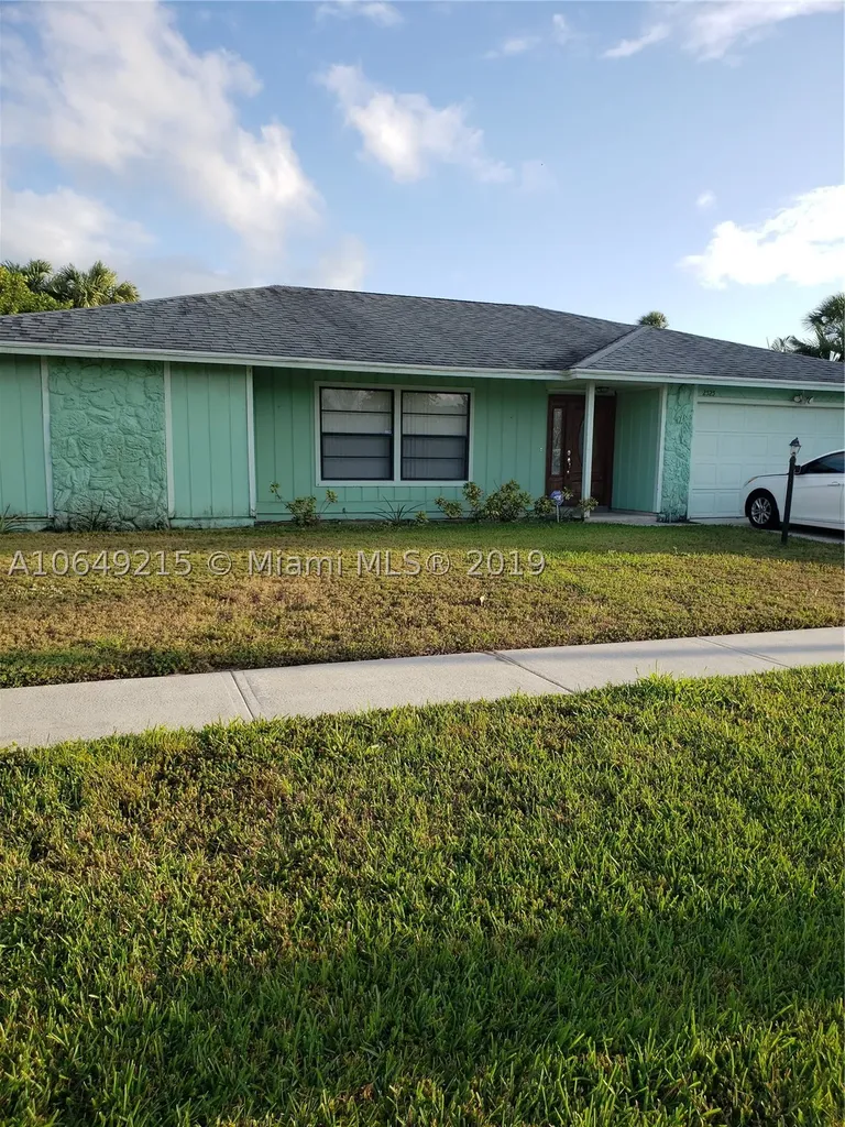 2525 Doral Way Riviera Beach FL 33407