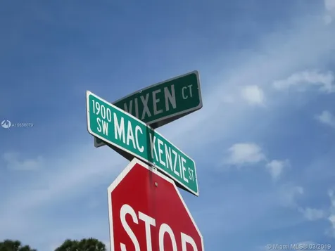 2121 SW Vixen Court Port St. Lucie FL 34953