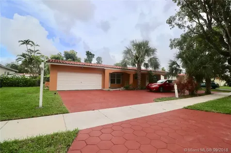 13957 Lake Lure Court Miami Lakes FL 33014