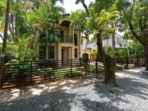 4080 Barbarossa Avenue Miami FL 33133
