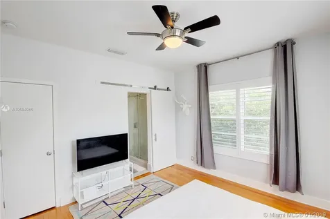 935 10th Street Miami Beach FL 33139