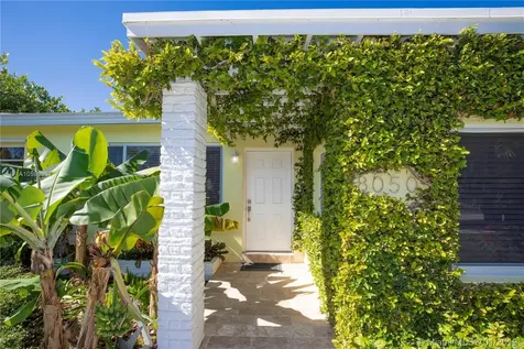 8050 Noremac Avenue Miami Beach FL 33141