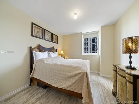 4779 Collins Avenue Miami Beach FL 33140