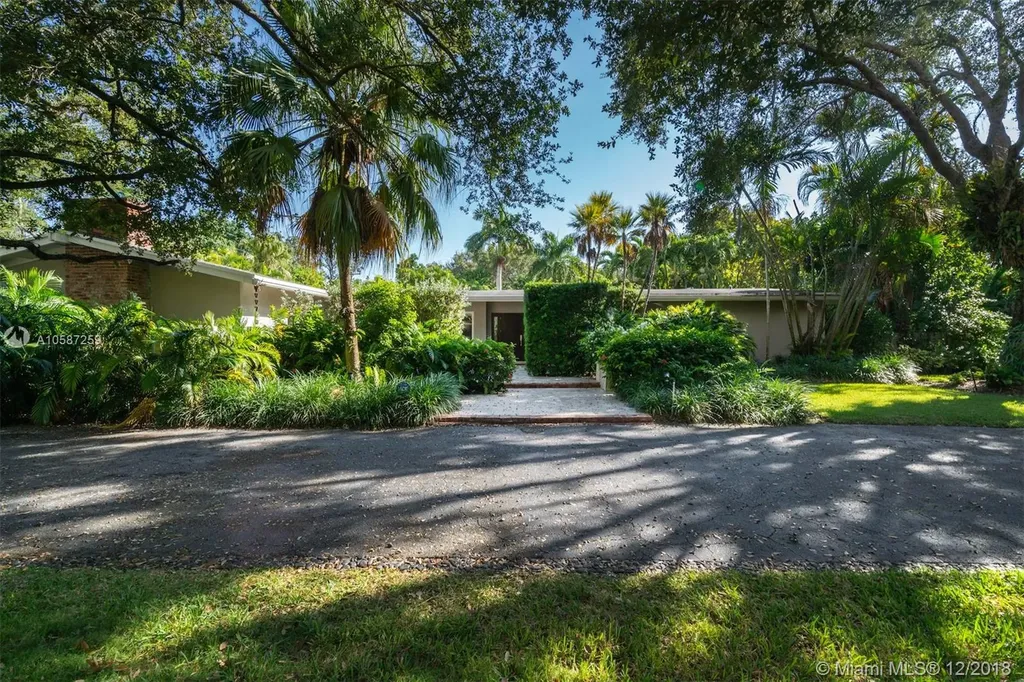 8125 SW 52nd Avenue Miami FL 33143