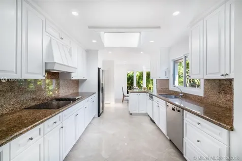 8125 SW 52nd Avenue Miami FL 33143
