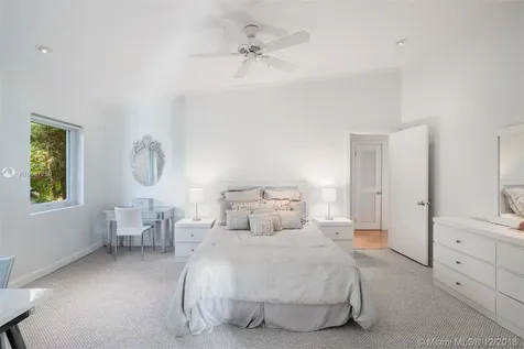 8125 SW 52nd Avenue Miami FL 33143