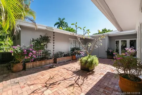 8125 SW 52nd Avenue Miami FL 33143