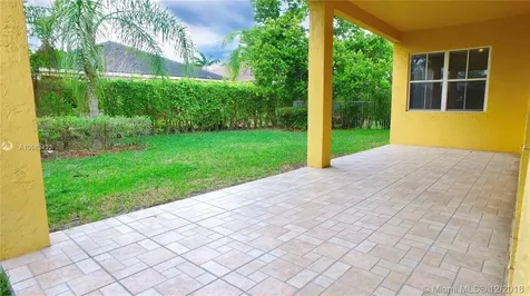 916 Tulip Circle Weston FL 33327