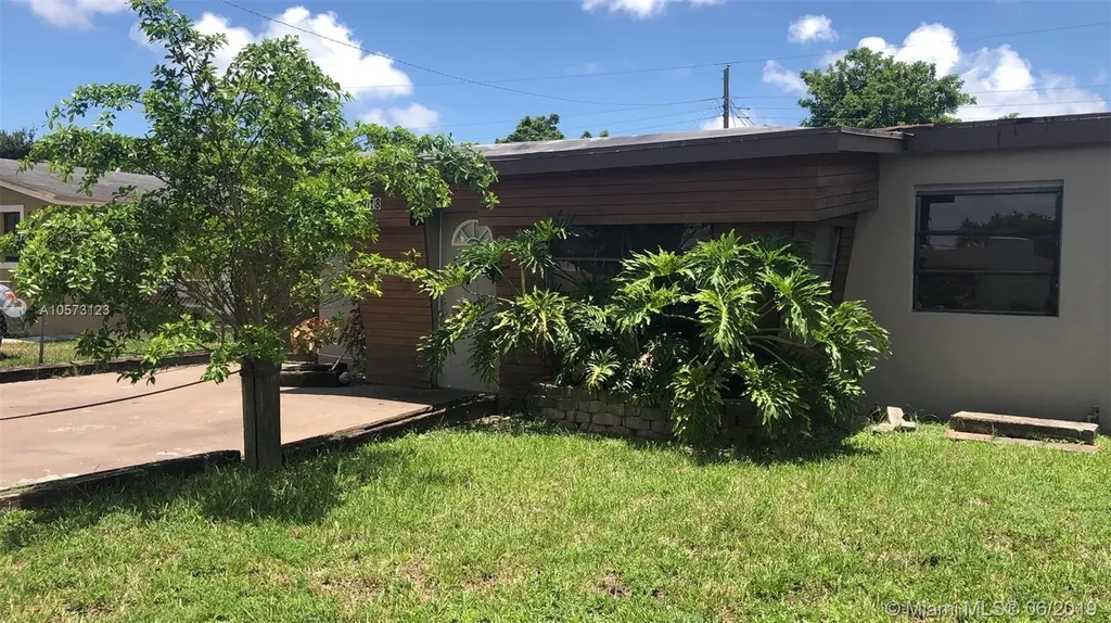 5718 SW 36th Court West Park FL 33023