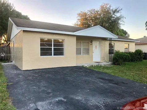 961 SW 82nd Terrace North Lauderdale FL 33068