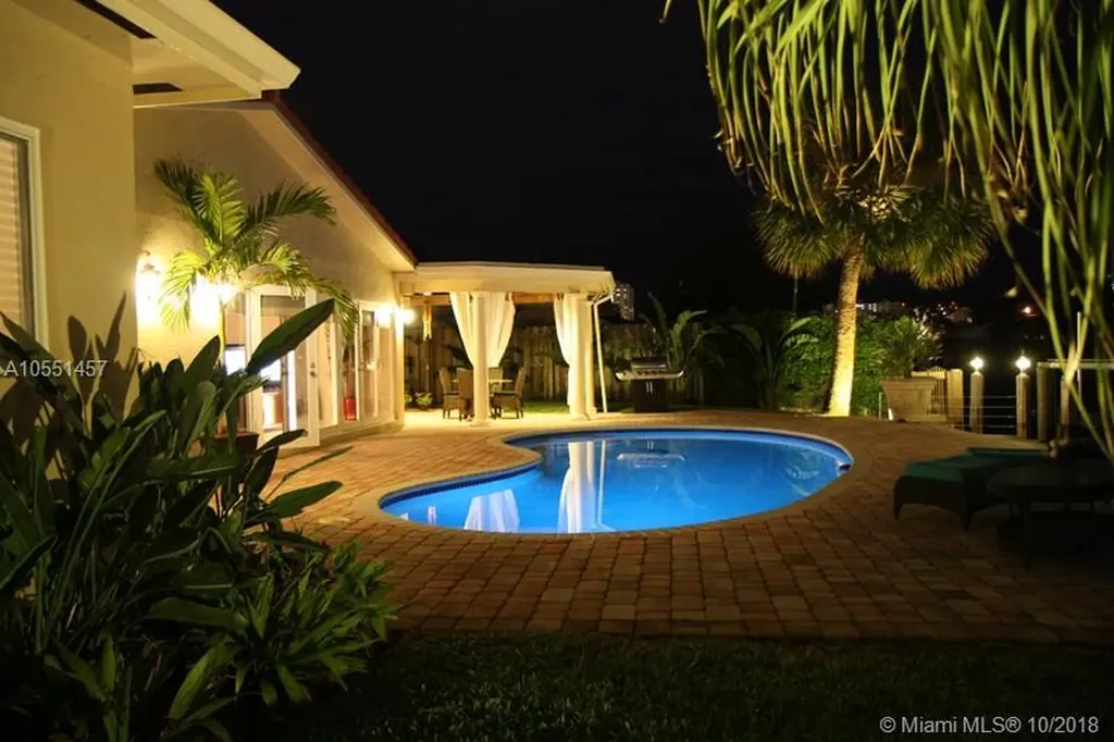 2460 SE 9th Street Pompano Beach FL 33062