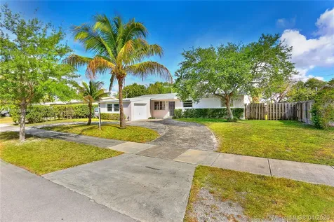 9011 SW 197th Street Cutler Bay FL 33157