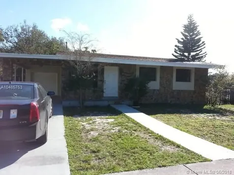 3341 SW 40th Avenue West Park FL 33023