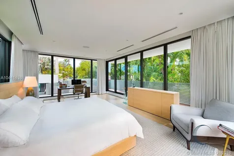 2300 Sunset Drive Miami Beach FL 33140
