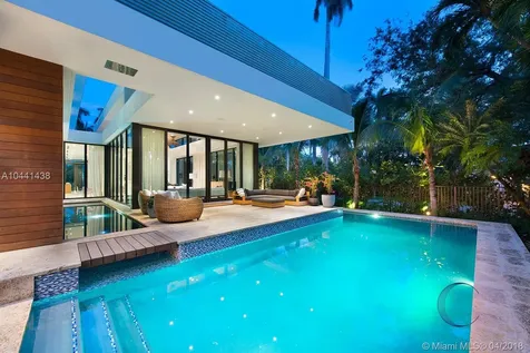 2300 Sunset Drive Miami Beach FL 33140