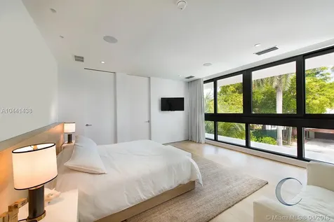 2300 Sunset Drive Miami Beach FL 33140