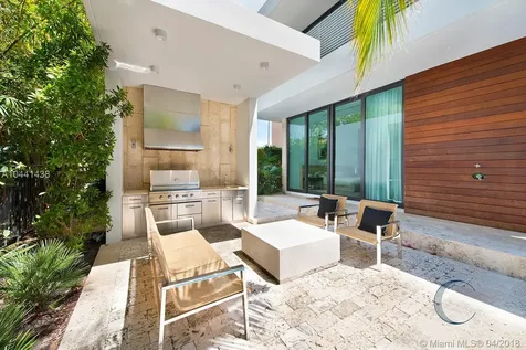 2300 Sunset Drive Miami Beach FL 33140