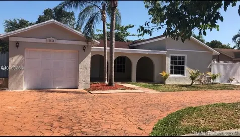 5811 NW 197th Terrace Hialeah FL 33015