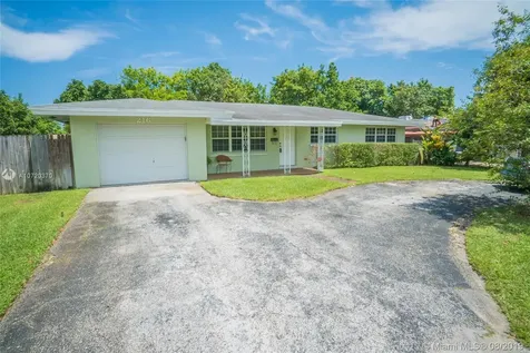 216 NW 44th Avenue Plantation FL 33317