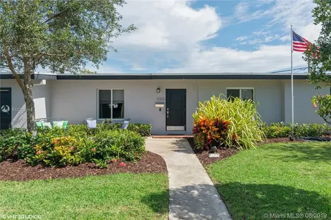 9305 SW 179th Terrace Palmetto Bay FL 33157