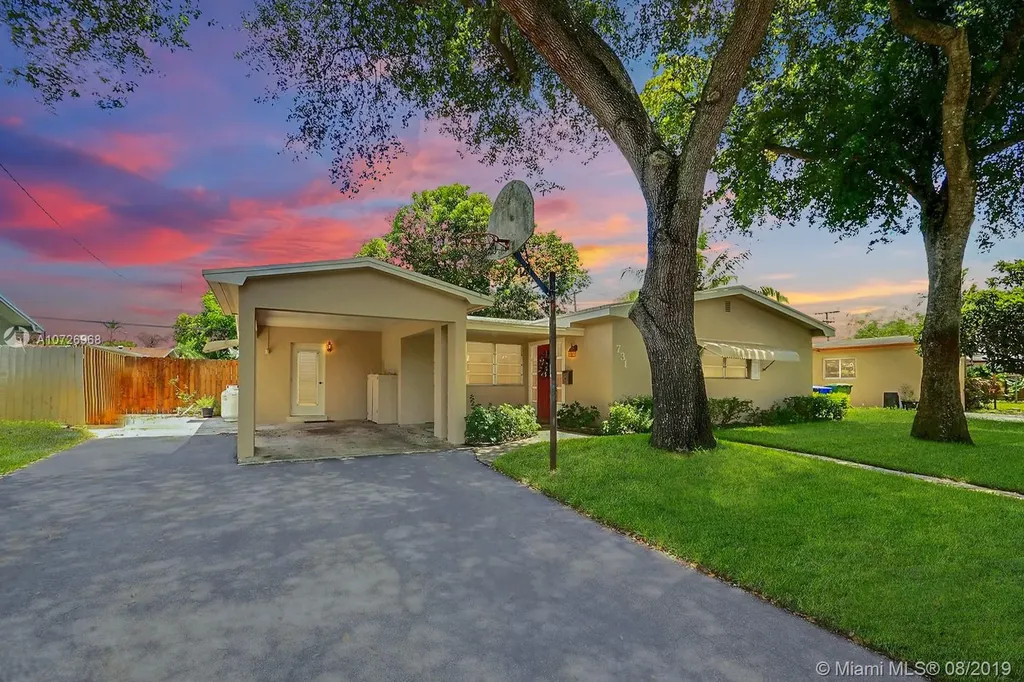 731 SW 70th Avenue Pembroke Pines FL 33023