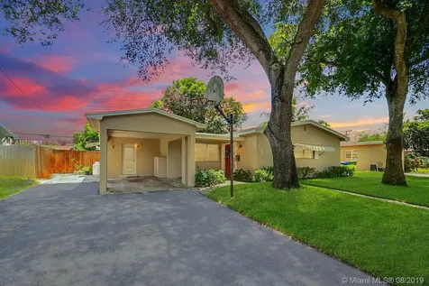 731 SW 70th Avenue Pembroke Pines FL 33023