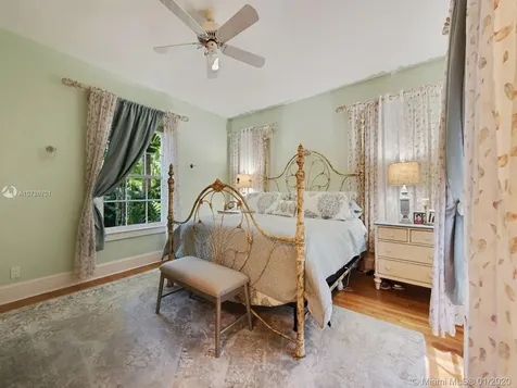 3671 N Bay Homes Drive Miami FL 33133