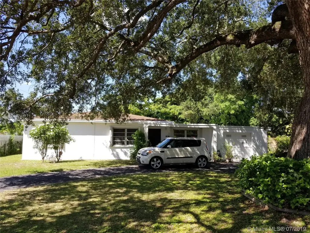 104 Virginia Road West Park FL 33023
