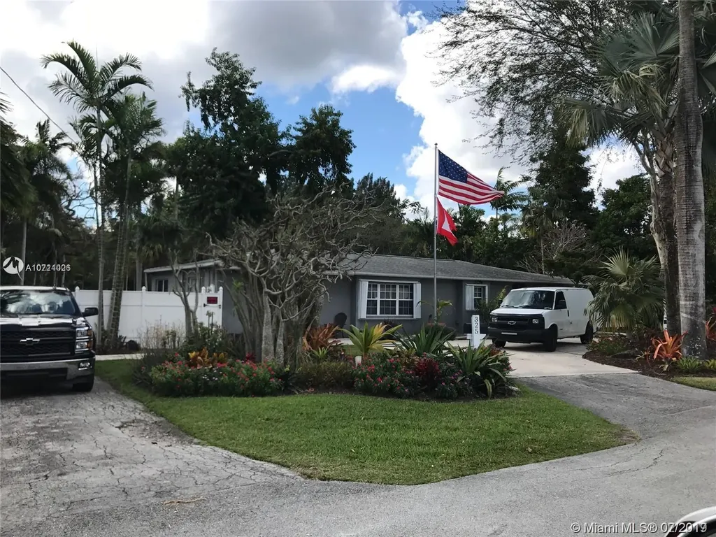 325 Farmington Drive Plantation FL 33317