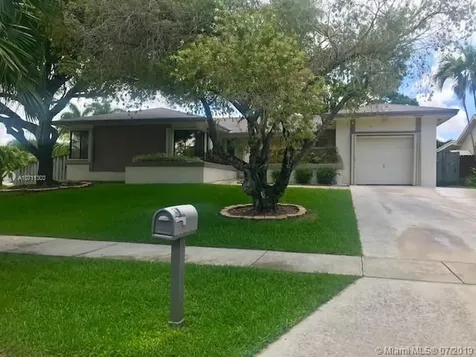 9765 SW 215th Lane Cutler Bay FL 33189