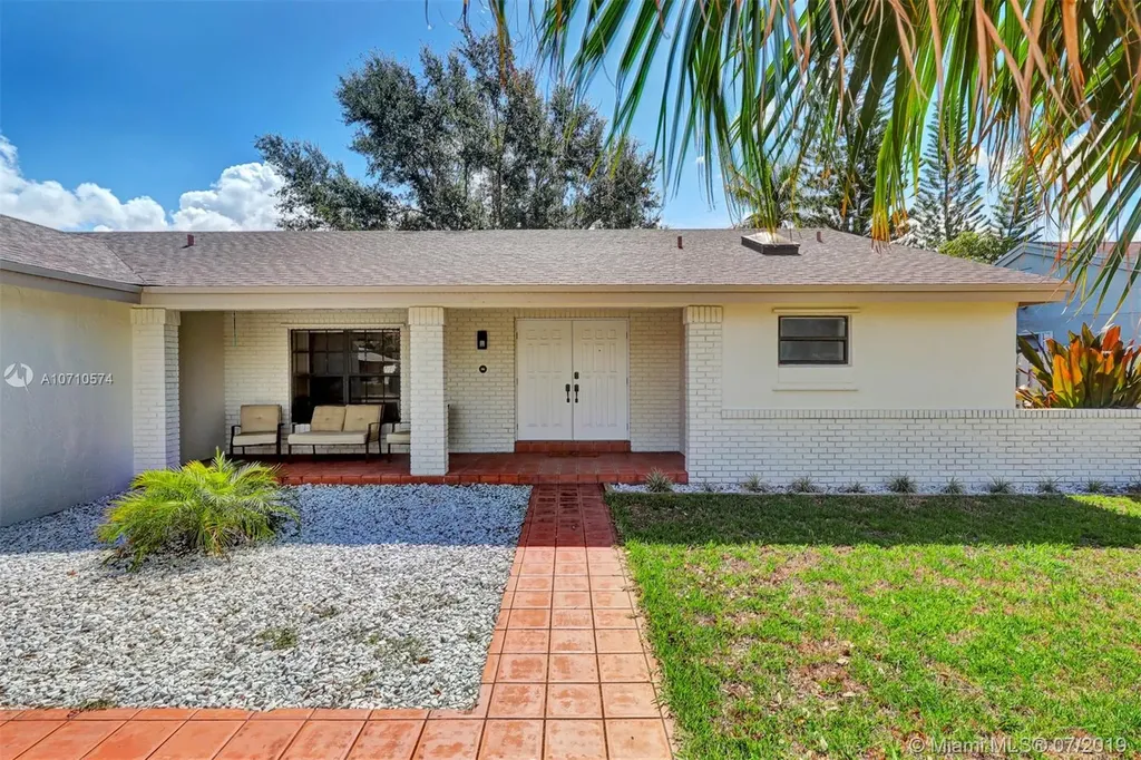 530 Fairfax Avenue Davie FL 33325