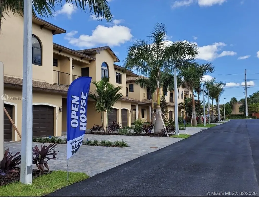 9277 NW 16th Street Pembroke Pines FL 33024