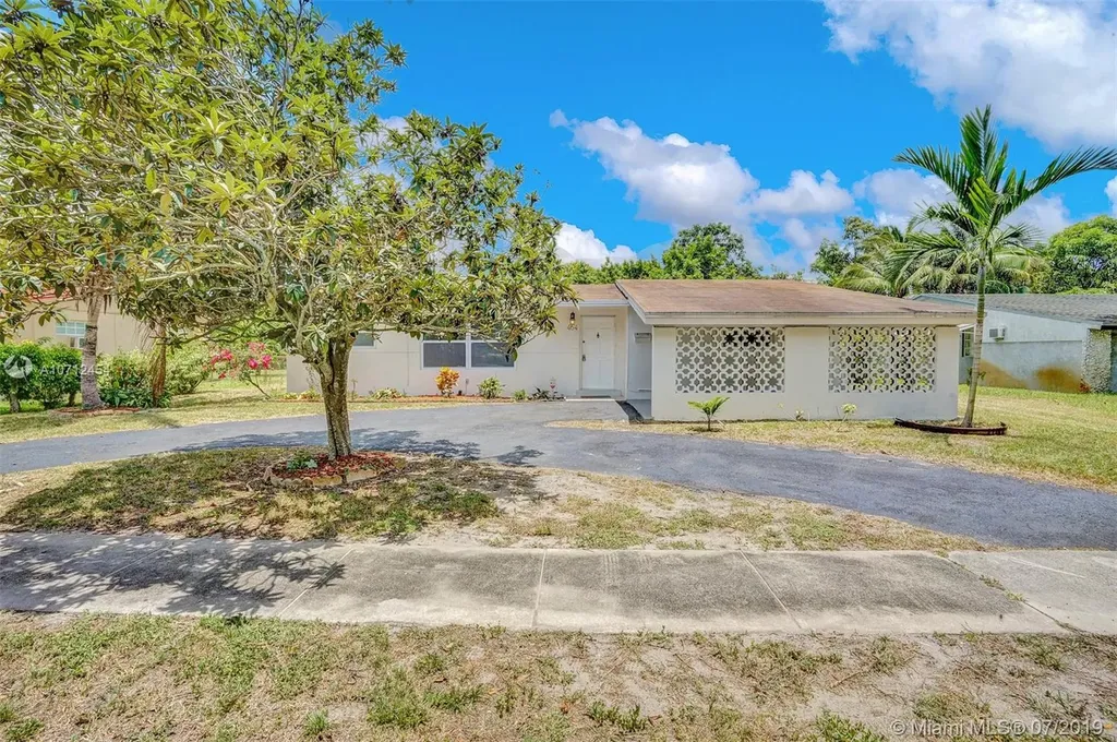 464 NW 46th Terrace Plantation FL 33317