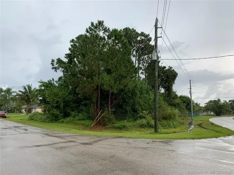 202 SE Walsh Terrace Port St. Lucie FL 34983