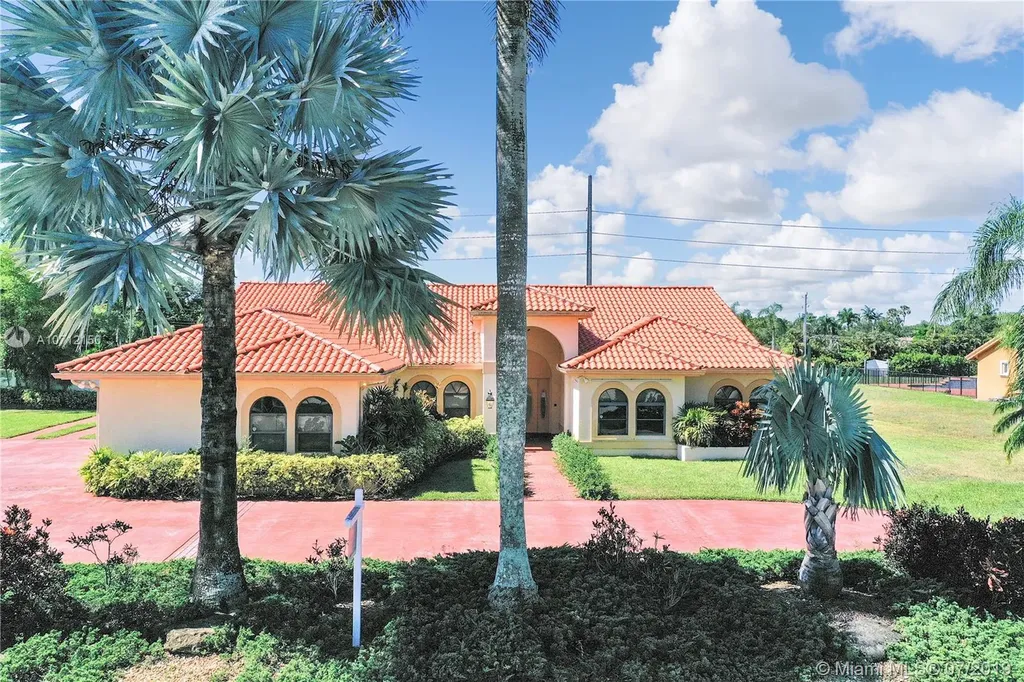 13820 Alexandria Court Davie FL 33325