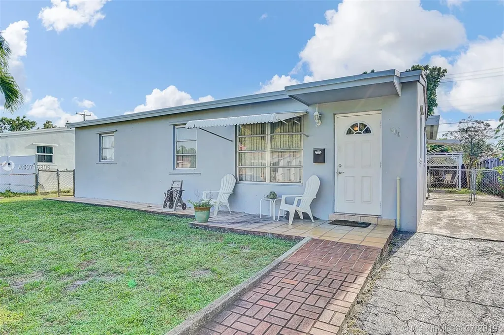 600 N 69th Way Hollywood FL 33024