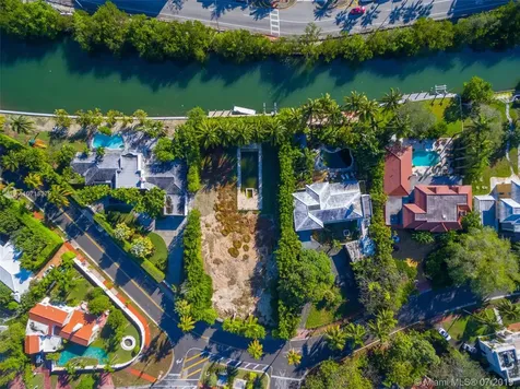 2687 Flamingo Drive Miami Beach FL 33140