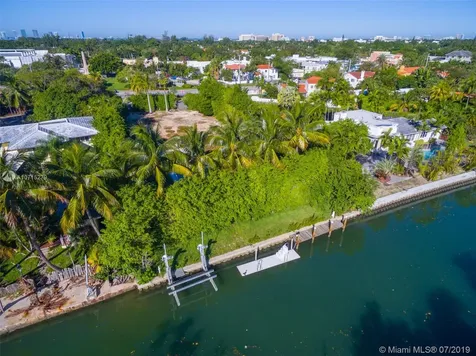 2687 Flamingo Drive Miami Beach FL 33140
